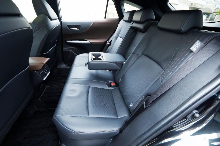 Интерьер Toyota Harrier 2020 года  (фото 32 из 40)